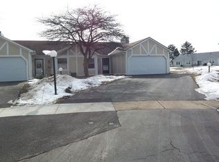 225 Juniper Cir, Streamwood, IL 60107