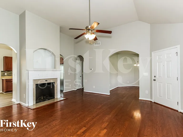 4737 Rosser Loop Dr — Photo 4
