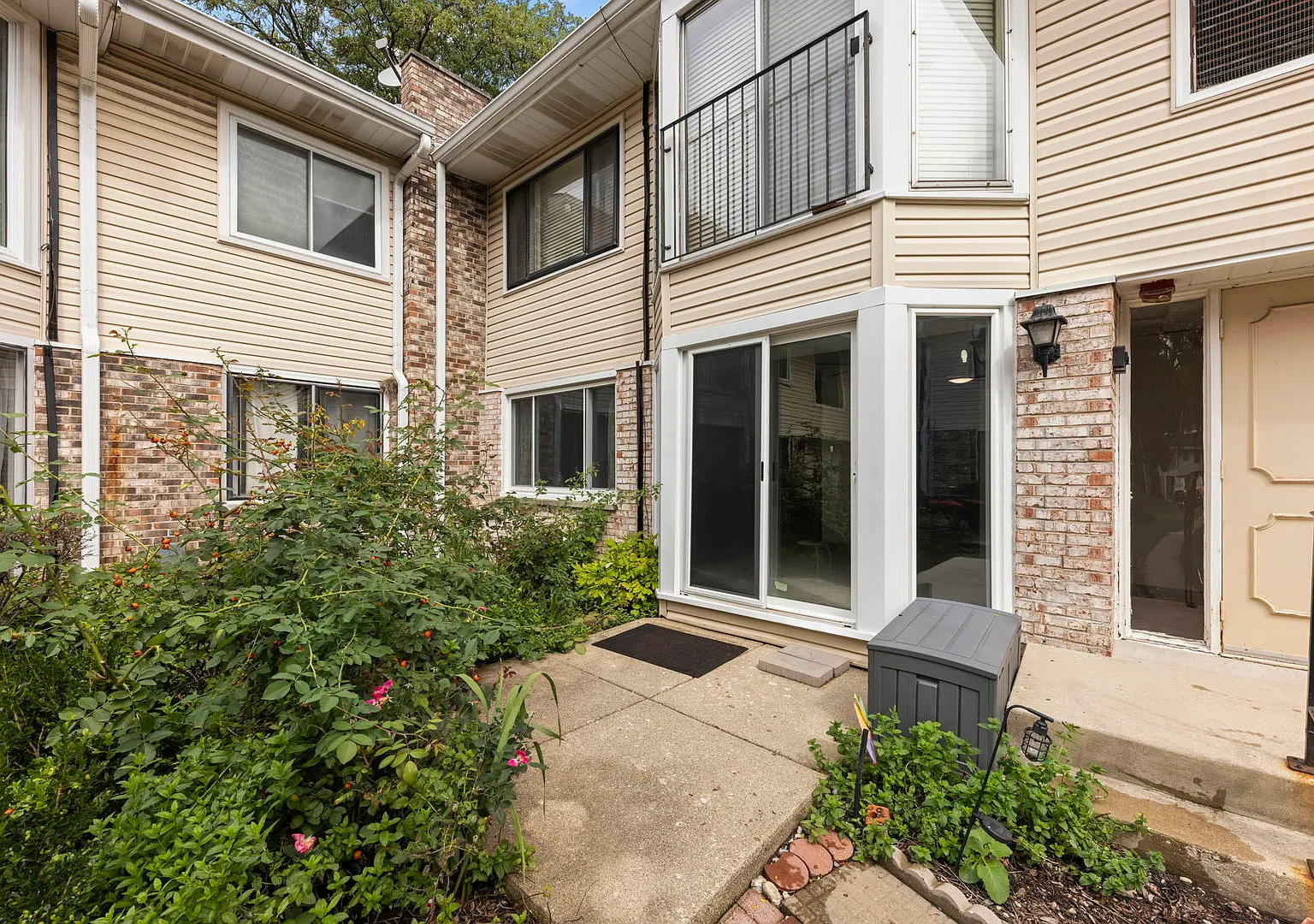 1 bed, 900 sqft, $1,600 — Photo 3