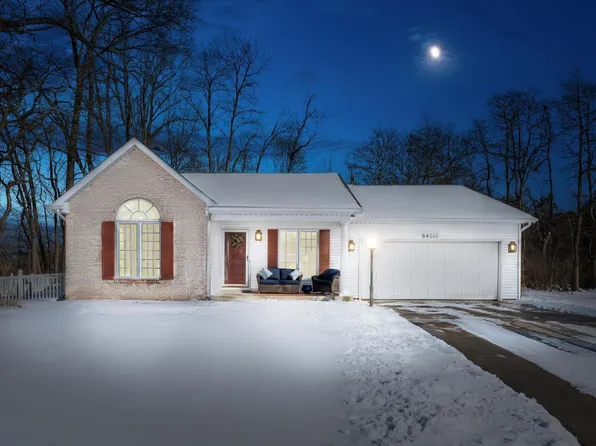 54510 Oak Leaf Dr, Mishawaka, IN 46545