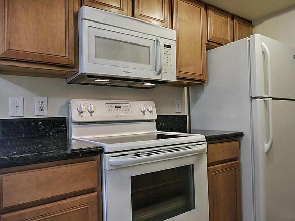 Solaris - all appliances convey