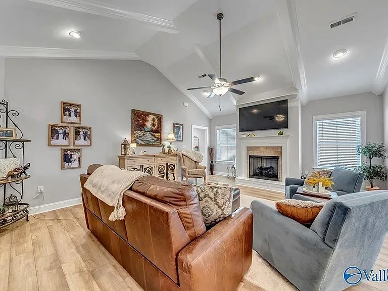 16930 Orleans Dr — Photo 3