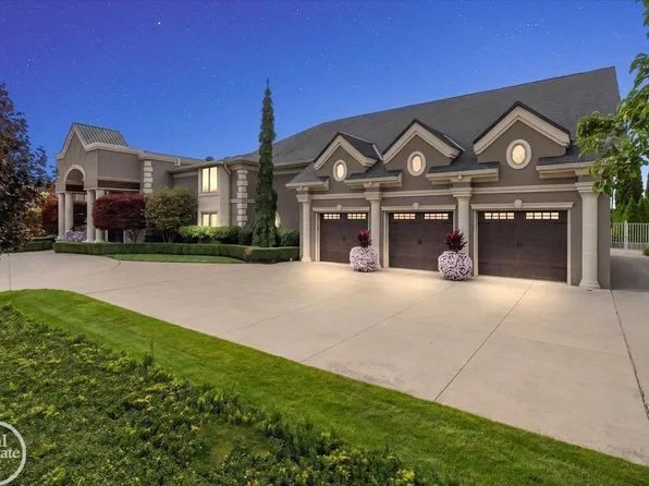38371 Huron Pointe Dr, Harrison Township, MI 48045
