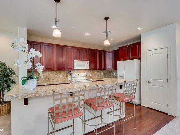 4th image of 10655 N 9th St Unit 210