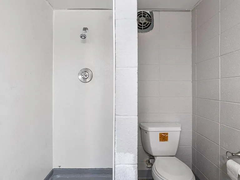 The Metropolitan — Photo 10