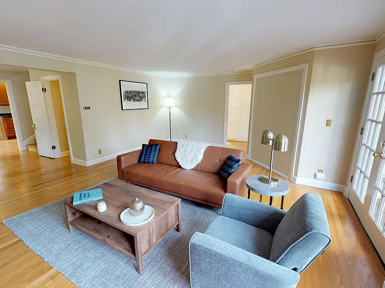 2371 SW Montgomery Dr — Photo 2