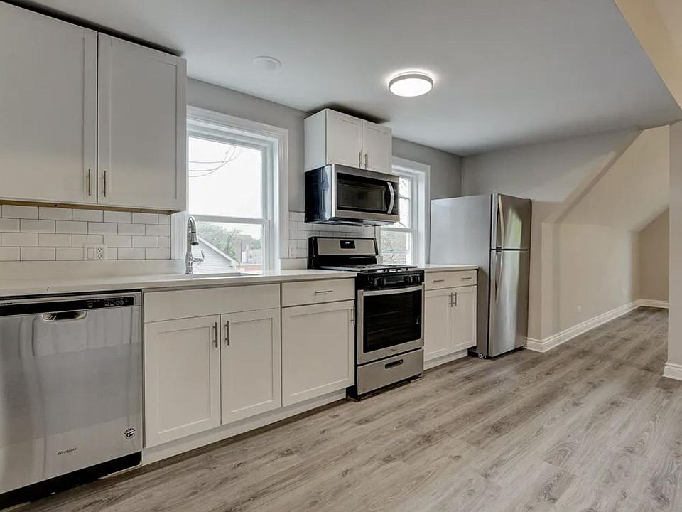 1st image of 2815 N Hamlin Ave #3