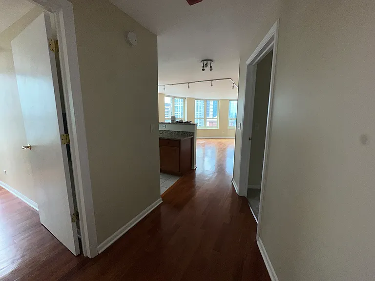 345 N La Salle Dr #2006 — Photo 14