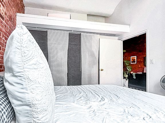 5th image of 40 E 12th St APT 6C