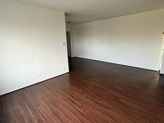 5th image of 4270 W 4th St #15