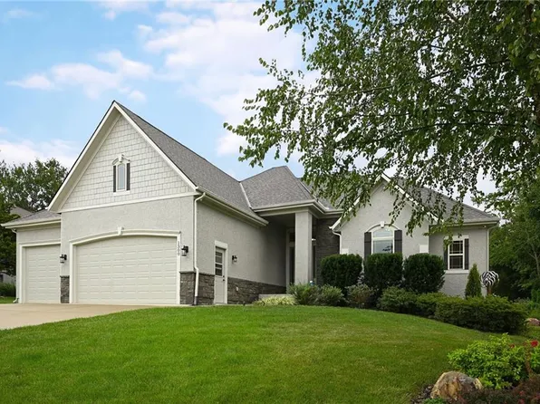 1300 SE Woodbine Dr, Blue Springs, MO 64014