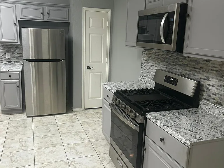 12637 Black Cherry Ln — Photo 7