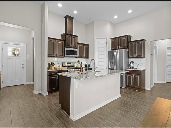 4th image of 3401 De Zevala St