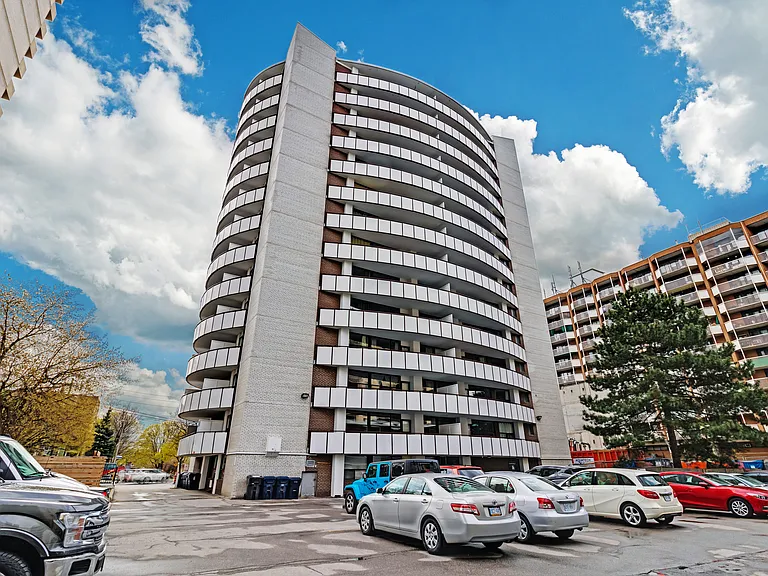300 Eglinton Ave E — Photo 18