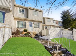 383 Maguire Ave, Staten Island, NY 10309