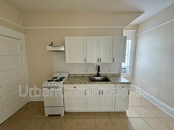 5th image of 419 4th St N APT 2