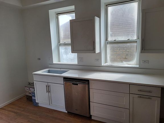 2nd image of 2523 S Whipple St #3R