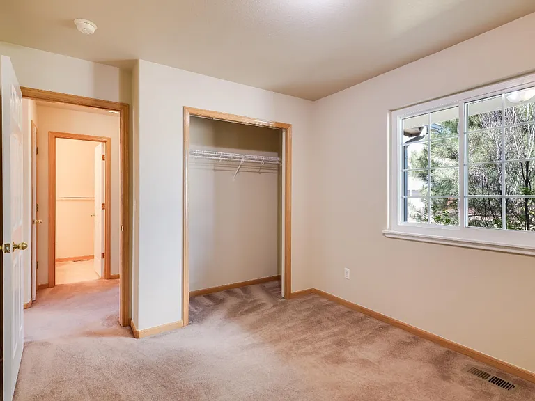 883 Emerald Dr — Photo 16