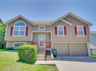 809 Village St, Leavenworth, KS 66048