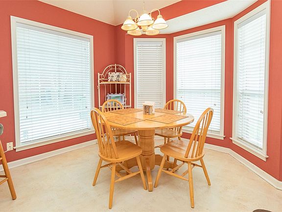3rd image of 1118 Hallwood Ln