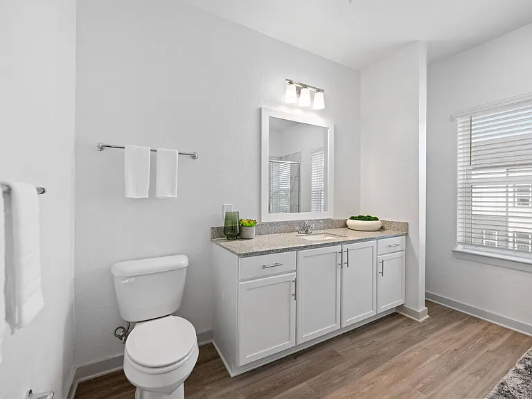 Novo Gateway Apartments and Townhomes — Photo 42