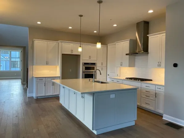 13 Lyons Ln #17, Boxborough, MA 01719