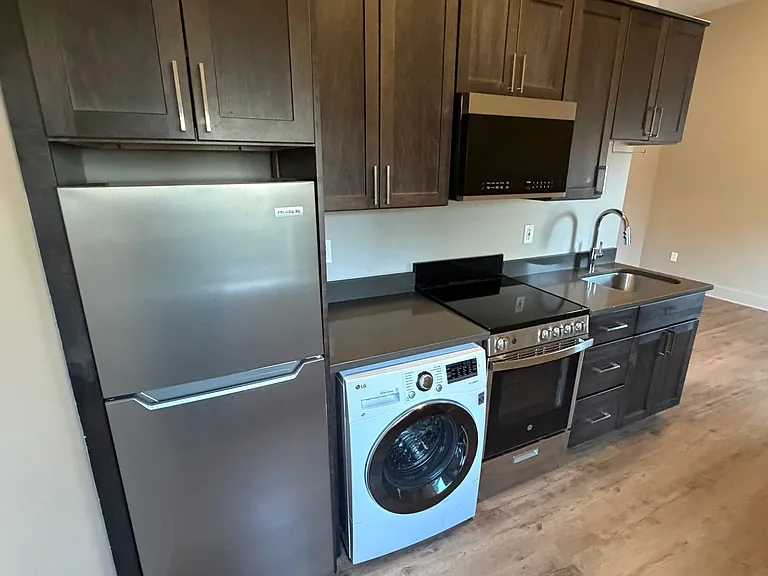 530 Broadway Apartments — Photo 39
