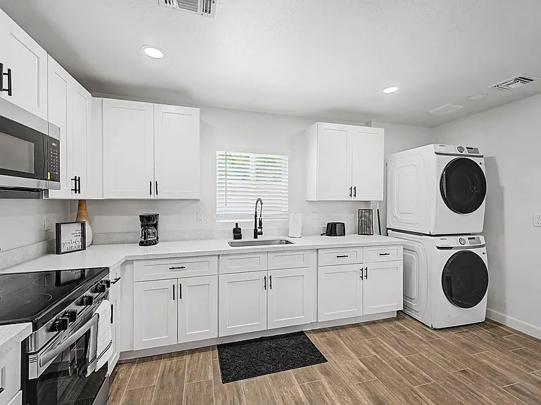W 6th Dr — Photo 9