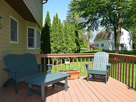 5th image of 11 E River Dr
