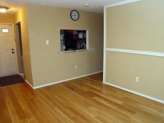3rd image of 103 Wycombe Pl #103