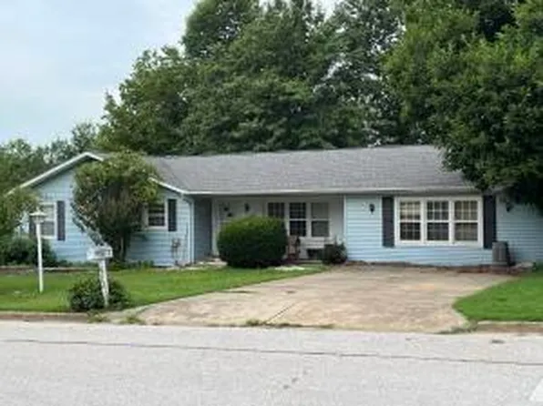 412 Natchez Trace St, Harrison, AR 72601