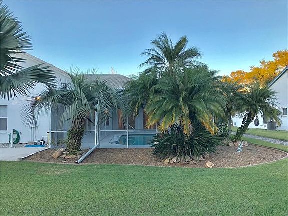 3rd image of 9111 Regents Park Dr
