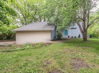 2203 Pond St, Urbana, IL 61801