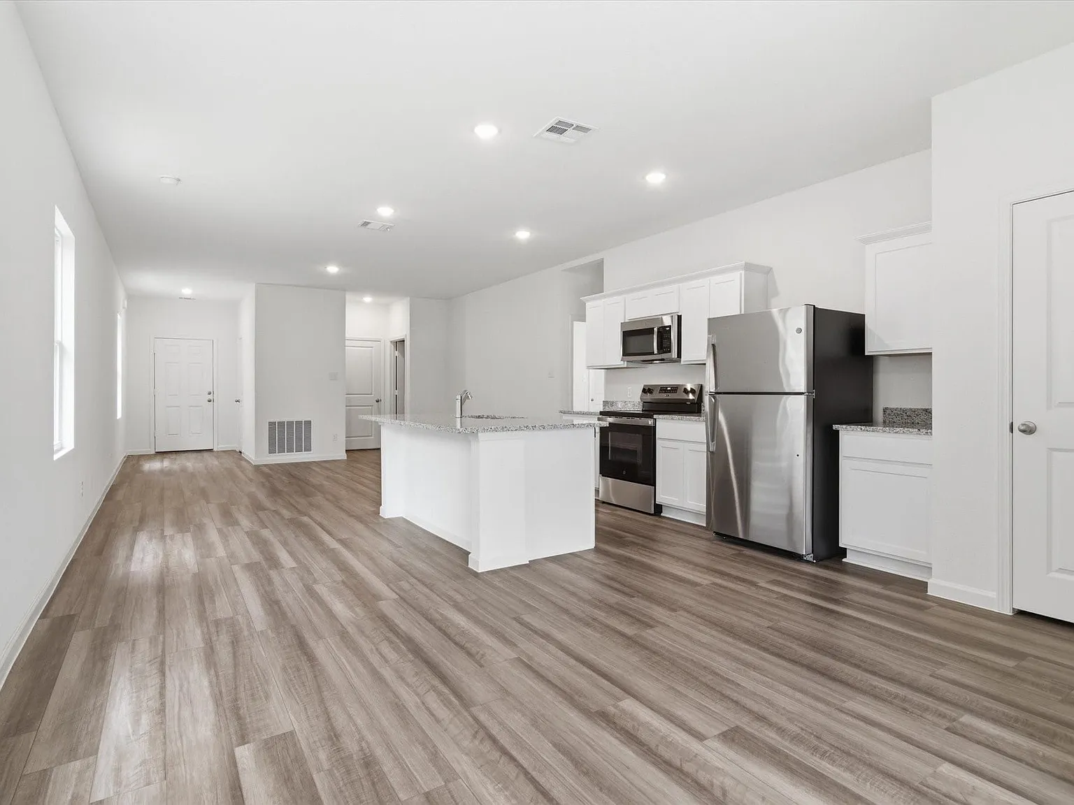 3 bed, 2.0 bath, 1473 sqft, $2,000 — Photo 3