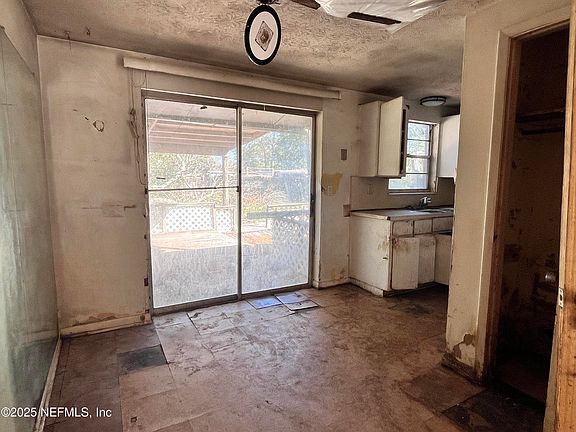 4th image of 2833 HUFFMAN Boulevard