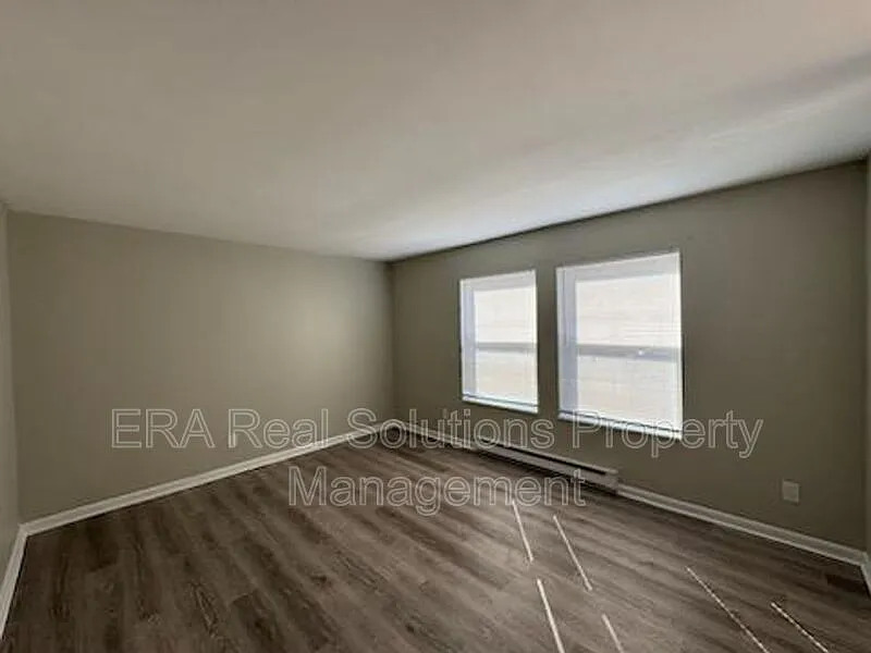 3 bed, 1.5 bath, $1,325 — Photo 2