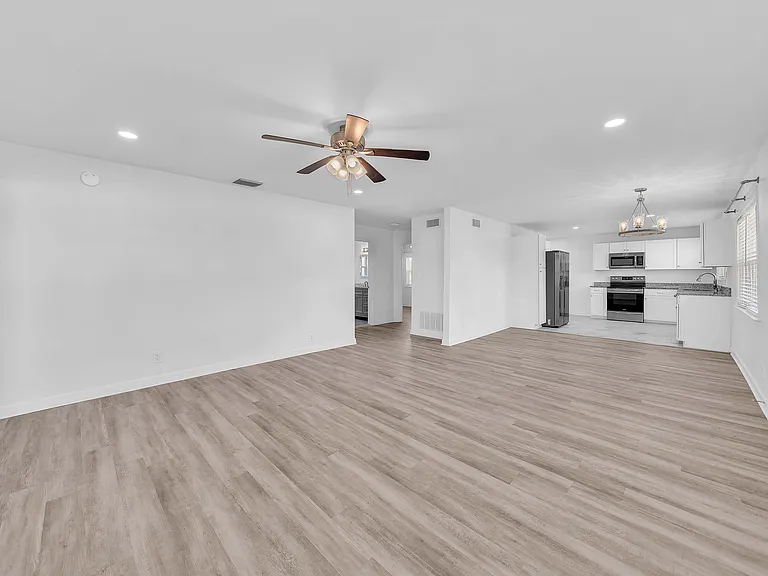 4900 S Lakewood Dr — Photo 8