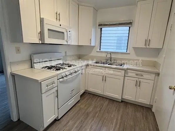 417 E Elmwood Ave APT B, Burbank, CA 91501