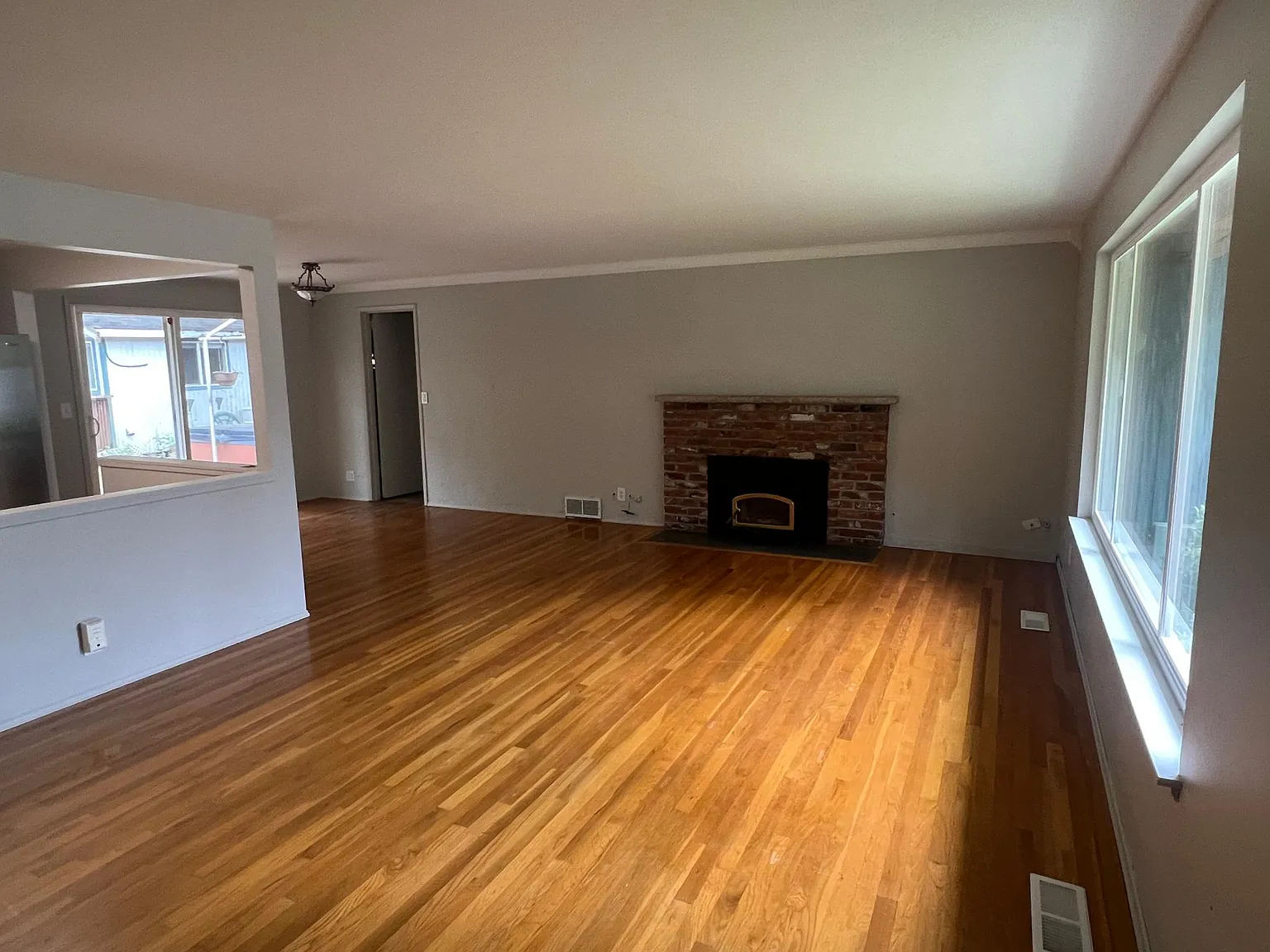 3 bed, 1.5 bath, 1250 sqft, $3,300 — Photo 3