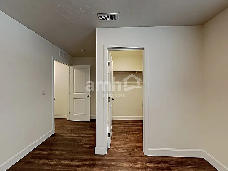 5064 Bellevue St — Photo 18