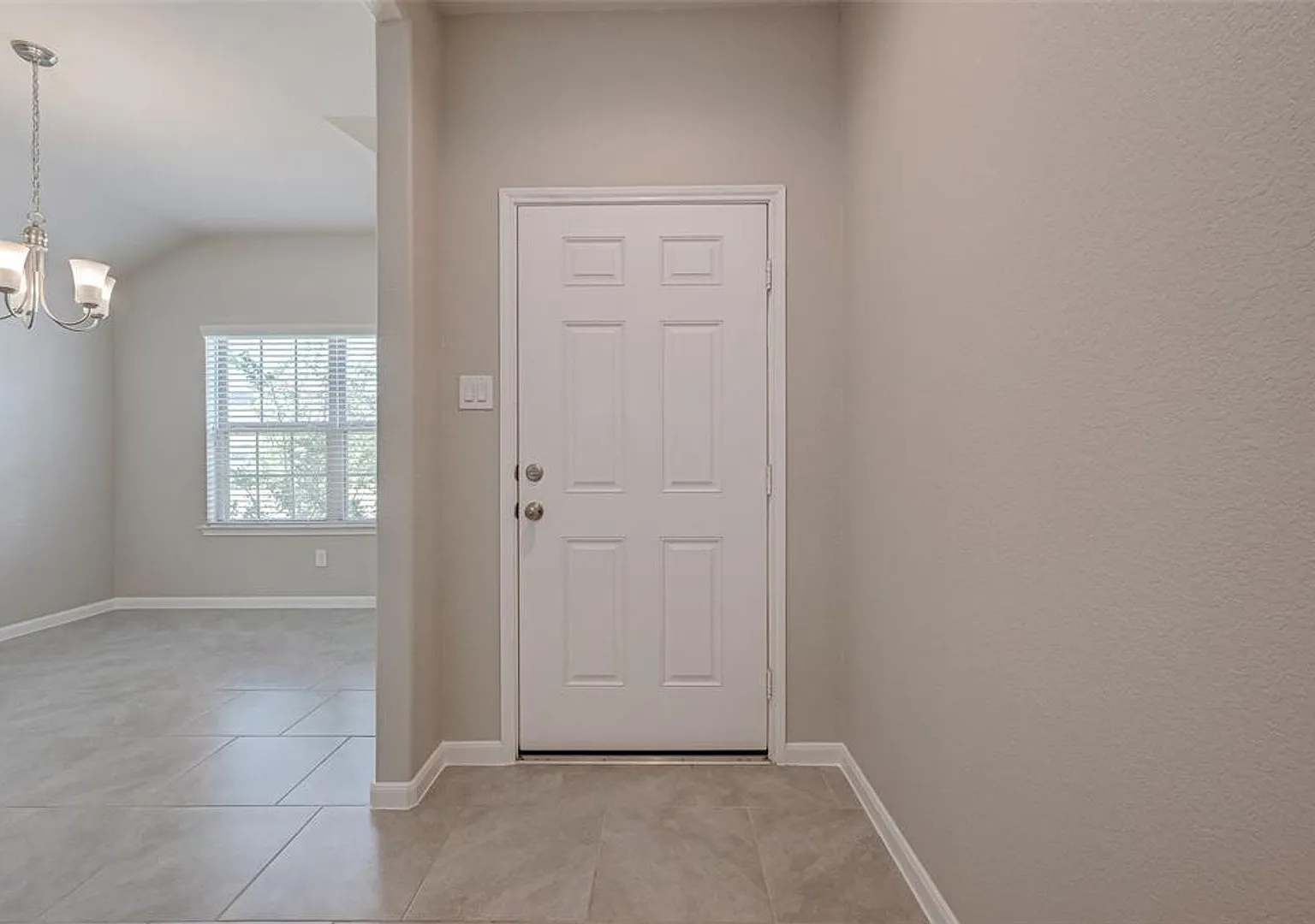 Pet Friendly, One Story 3 Bedroom Available! — Photo 3