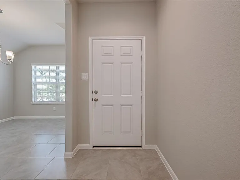 2206 Mirror Ridge Ct — Photo 3