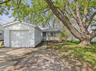 915 42nd St, Moline, IL 61265