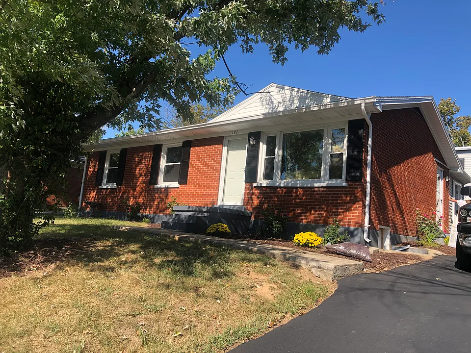 177 Manitoba Ln