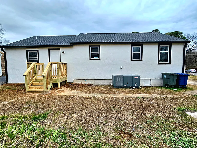 1705 Bagwell Ave — Photo 3