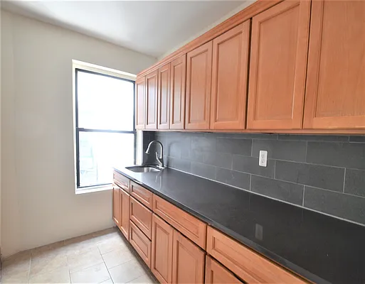 Rented by CITY SKYLINE REALTY INC | media 8