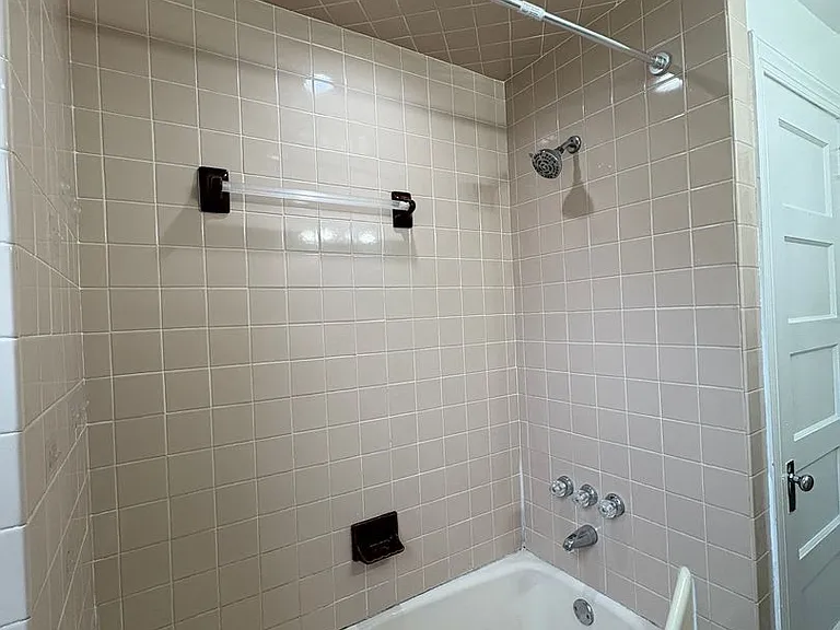 1003 N Charlotte St — Photo 16