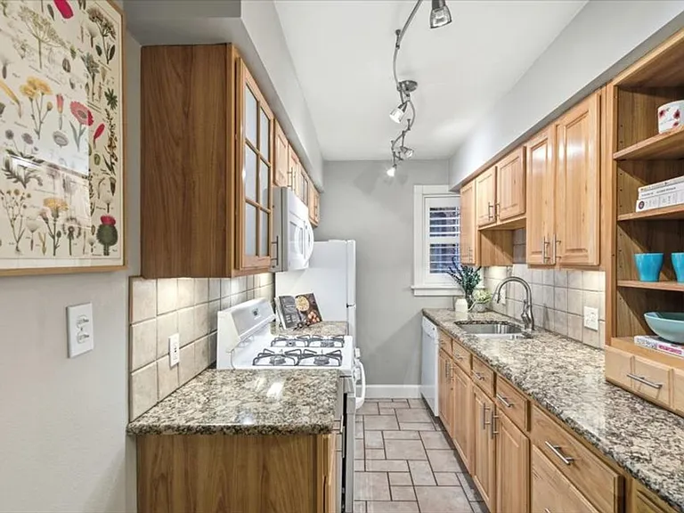 1137 N Sherman St #14 — Photo 21
