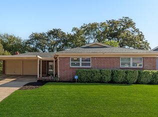 1008 Russell Ln, Bedford, TX 76022