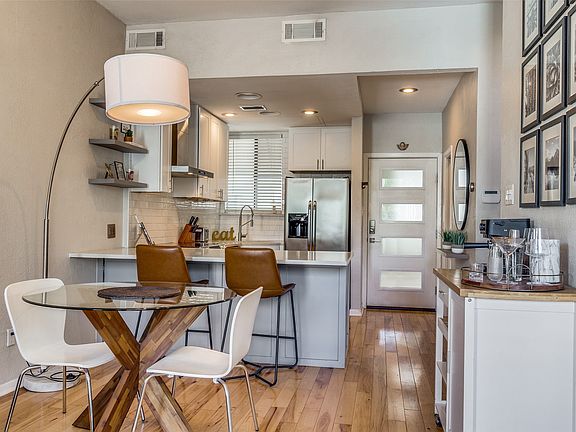 5th image of 3907 Throckmorton St APT 2